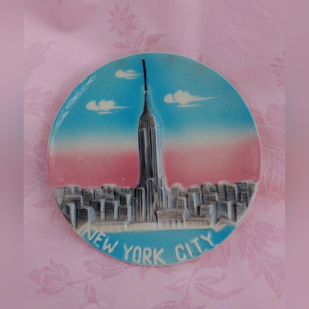 Vintage EMPIRE STATE BUILDING New York City Hanging Souvenir Wall Plate NYC